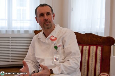 Dr. Szabó Attila, a Semmelweis Egyetem I. Sz. Gyermekgyógyászati Klinikájának igazgatója. Fotó: Kovács Attila – Semmelweis Egyetem