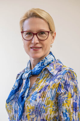 Dr. Várnai Nikoletta