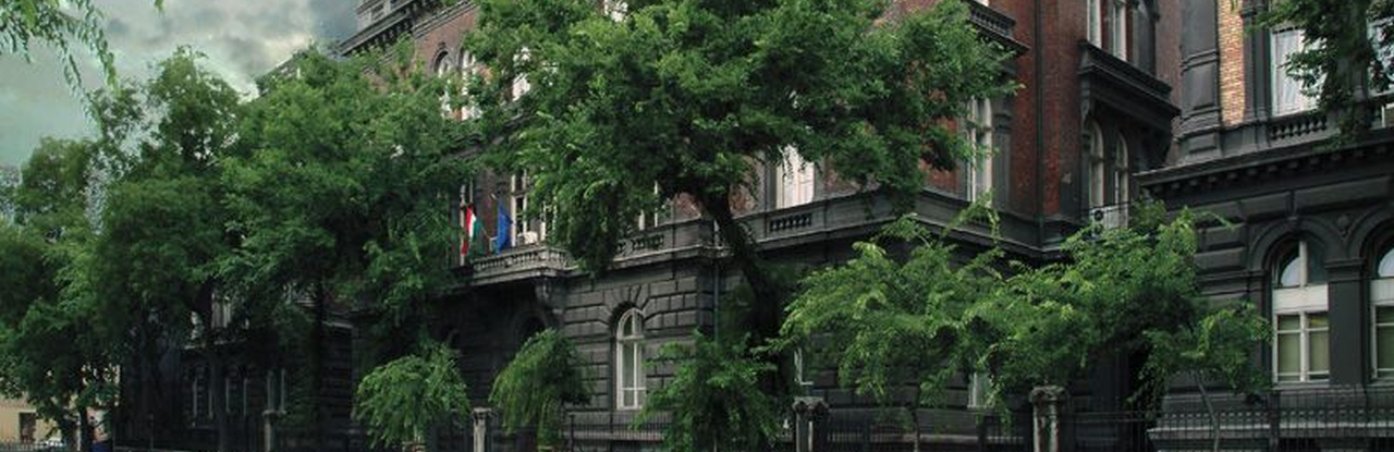 Magunkról