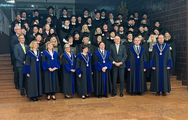 levelező tagozatos egészségügyi menedzser évfolyam diplomaosztója