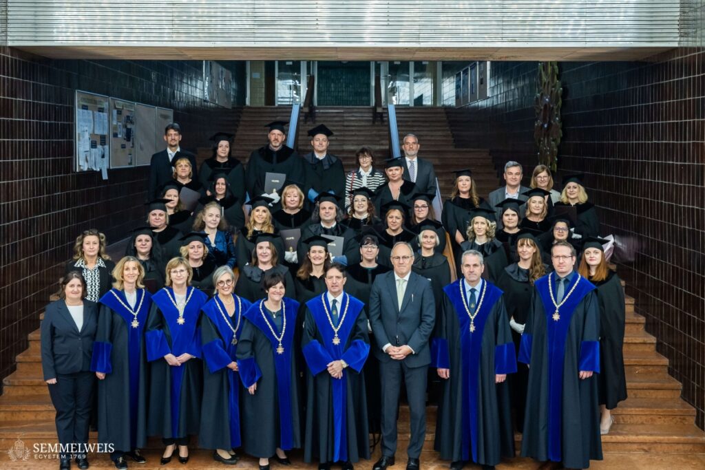 Integrált Szociális Szolgáltatási Menedzsment (ISZSZM) évfolyam diplomaosztója