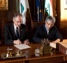 Rector Tulassay and Chancellor Vo sign the MOU