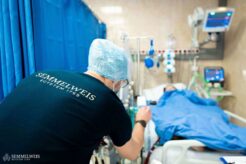 Extracorporeal membrane oxygenation (ECMO) is a form of life support for patients with severe circulatory or respiratory failure in the ICU. This device supplies the patient’s blood with oxygen outside the body and returns it to the body. “The procedure buys us time (bridge therapy) to allow the organ to be taken over (heart, lungs) to regenerate at rest, to carry out tests, and for our doctors to decide on other longer-term circulatory support devices or heart transplants,” explained Zoltán Merkl.