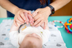 Kende was referred by her pediatric nurse because he significantly arched his back when lying on his stomach. Although the examination revealed no abnormalities in his musculature or development, this posture is common in babies with reflux. A gastroenterologist later confirmed the condition. It also turned out that his posture is slightly asymmetrical, which parents can correct with simple exercises at home, explained Ildikó Bajnok. In the pediatric rehabilitation clinic, she monitors the development of children with medical referrals and diagnoses who do not have neurological damage; rather, some factors affect their movement or development. She monitors progress through monthly follow-up evaluations for minor issues. "Depending on the results, I adjust the exercises. If necessary, we may stop them or bring in other specialists. We have to maintain a balance. We mustn’t overload the children’s nervous systems,” she adds.