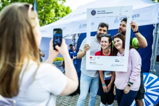🏃🏃‍♀️🏃‍♂️💙🤍
This year marked the 19th edition of the NN Ultrabalaton, a 211-kilometer-long, one-lap race around Lake Balaton, one of Hungary's most popular community sporting events. As is tradition, several teams from Semmelweis University participated in the race, with more than 80 runners. This year, for the first time, the university also participated with an event stand at the Balatonfüred race center and operated a relay and refreshment point in Csopak. The university's MRre futok (“Run for MR”) fundraising campaign, which aims to acquire a new, dedicated pediatric MRI scanner for the young patients of the university's Pediatric Center, also continued at the event. 
Many thanks to everyone who ran, cheered, or donated for our noble cause!🙏

@nnultrabalaton

#nnultrabalaton #ultrabalaton #running #ultrarunning #runforhealth #MRrefutok #mrrefutunk #fundraising #semmelweis #semmelweisuniversity #semmelweisegyetem 

📸 @thebartabalint
