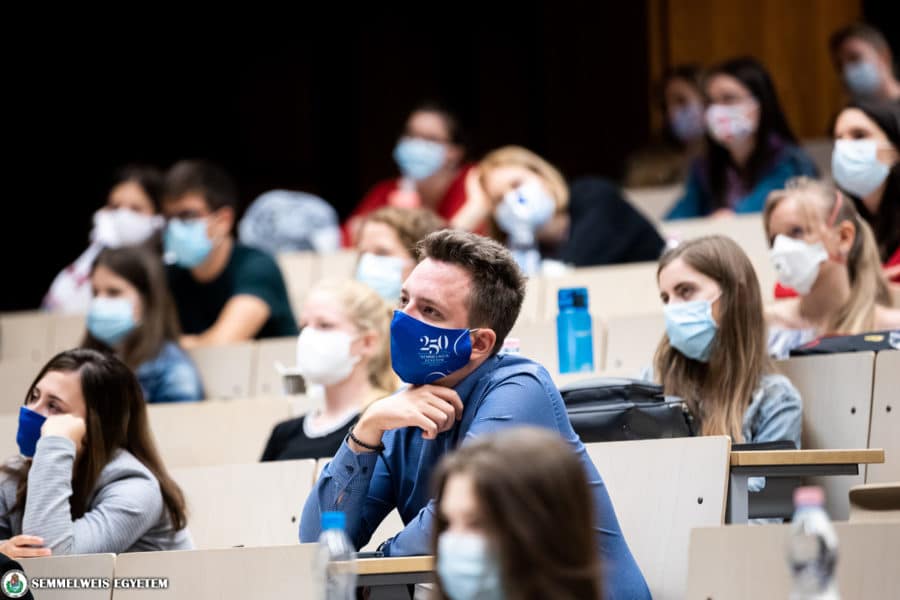 Dr. Merkely Béla újabb jelentős érv a maszkhasználat mellett Semmelweis Hírek