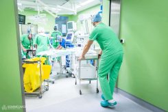 A városmajori klinikán két szívműtő működik egyszerre, mindkét helyre szükséges egy-egy kardiotechnikus. A szív-tüdő motor egy keringést és légzést helyettesítő berendezés, mellyel a szívműtétek idejére fenntartják a páciens keringését és szöveti oxigenizációját. Ezen műtétek nagy részénél a szívet megállítják, így annak funkcióját helyettesíteni kell. Ilyen műtét például a szívkoszorúér-áthidalás, a szívbillentyű plasztika vagy -csere, a főverőér-csere vagy a szívátültetés.