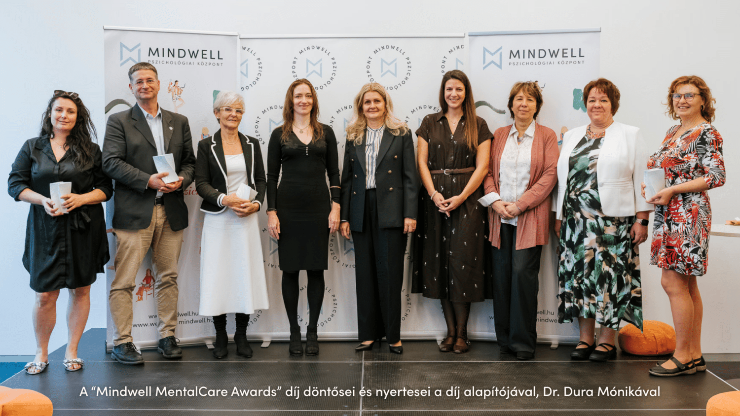 A a “Mindwell MentalCare Awards” 2026 díj döntősei és  nyertesei a dííj alapítójával, Dr. Dura Mónikával