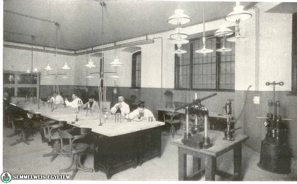 Stomatológiai Klinika fogtechnikai laboratóriuma 1909-ben 