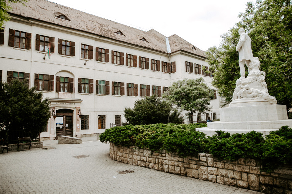 Szív és mustármag – Erdő Péter megáldotta a Semmelweis Egyetem Külső Klinikai Tömbjének kápolnáját