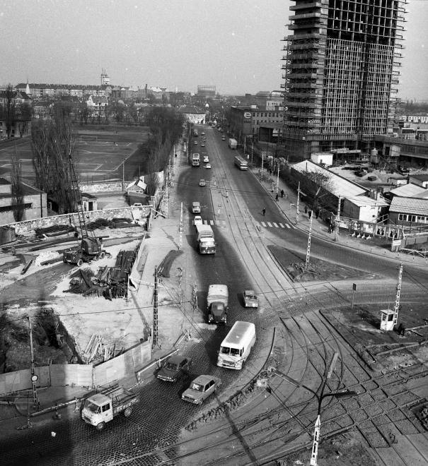 A Nagyvárad Téri Elméleti Tömb építése 1970.